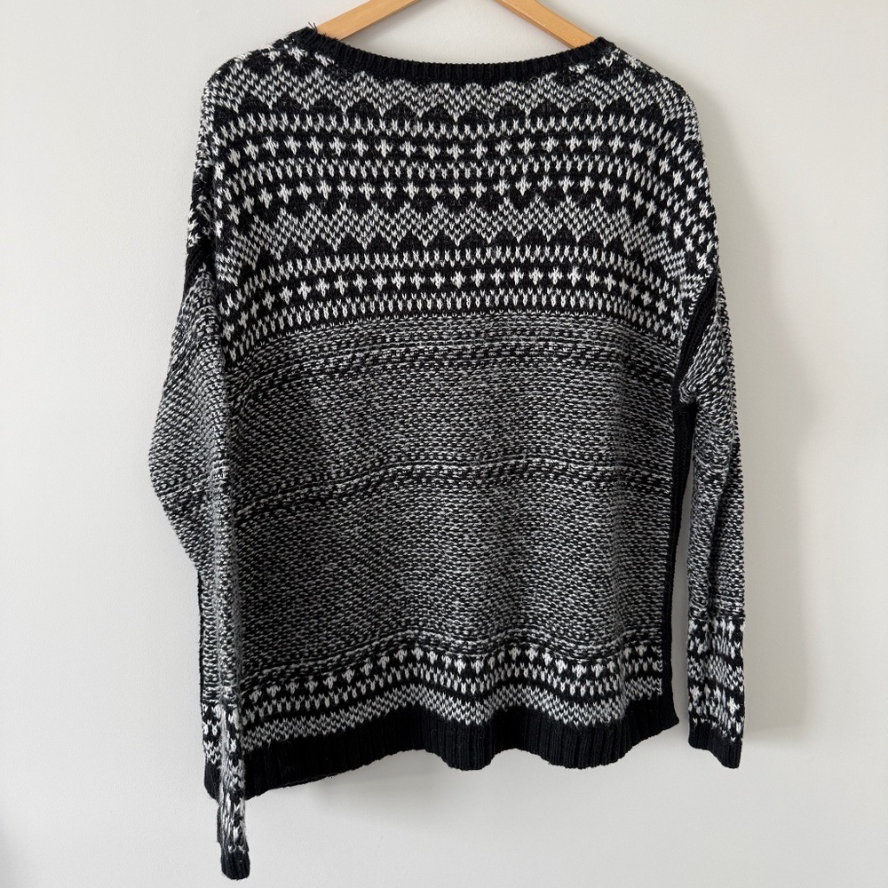 OLD NAVY | Black & White Knit Sweater (size medium) - Picture 2 of 4